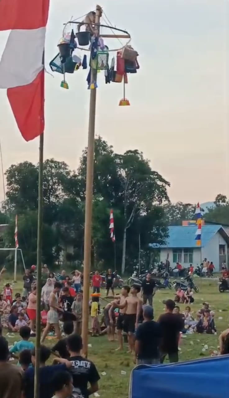 Panjat pinang